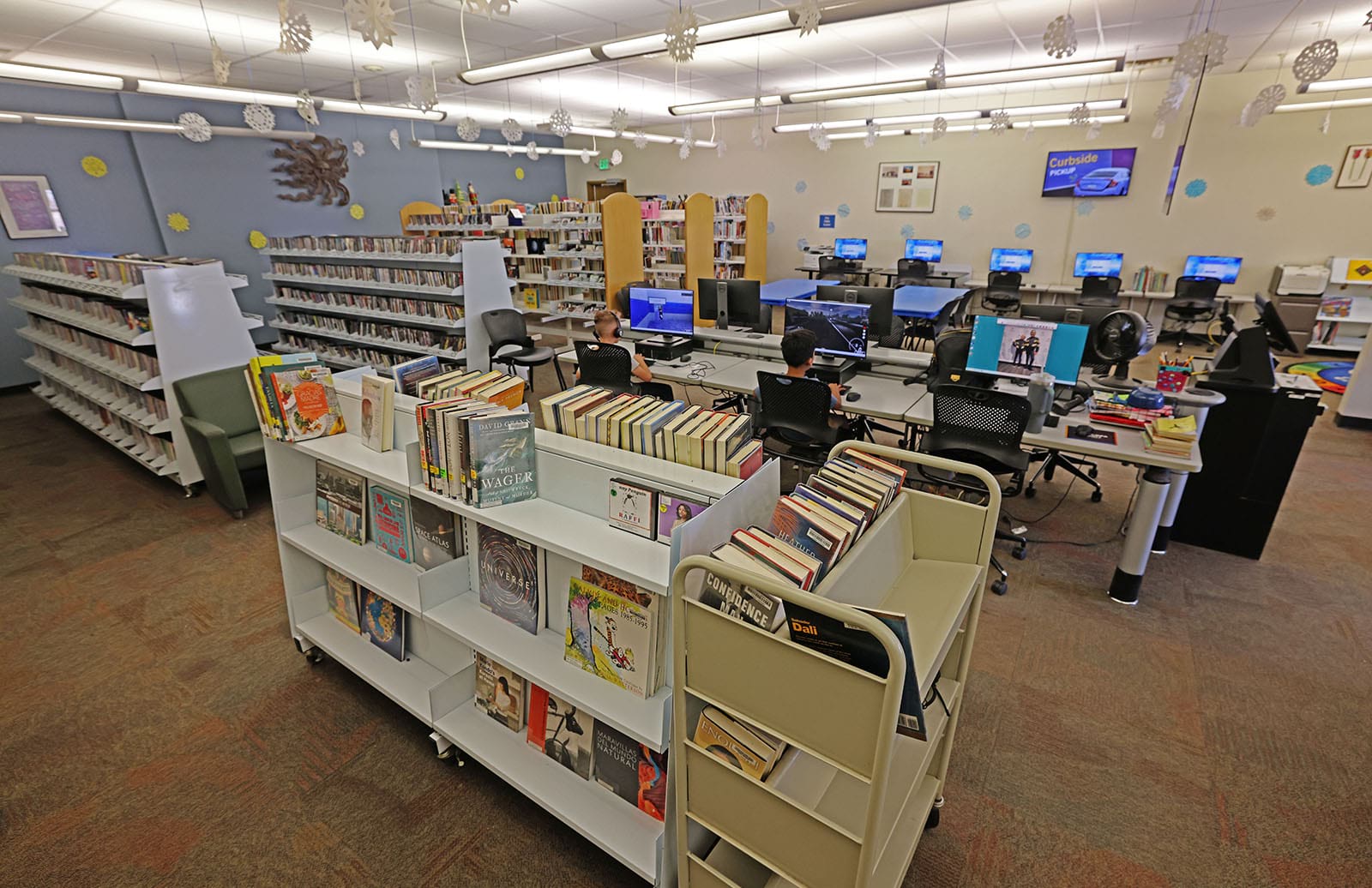 Fotografía de la descripción general de la biblioteca de Aguila