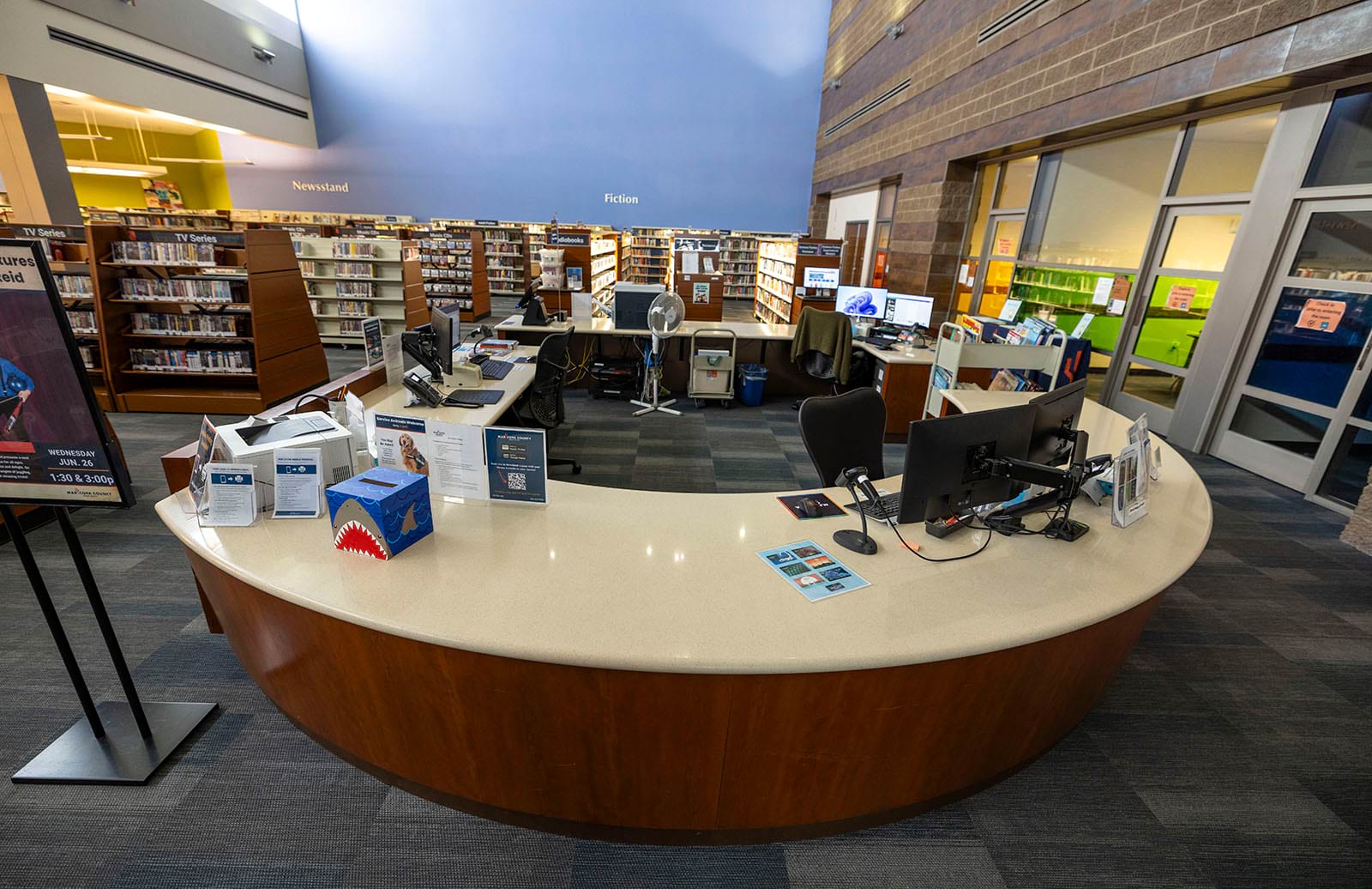 Photo of the Queen Creek Library customer service desk